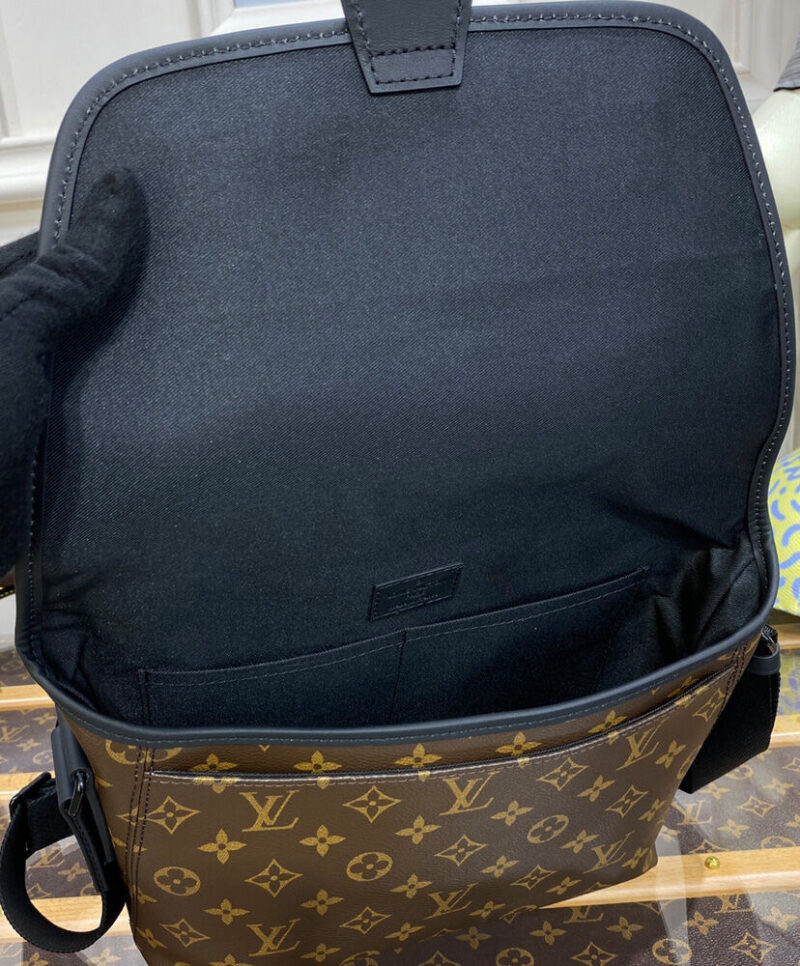 Louis Vuitton Magnetic Messenger M45557 Brown